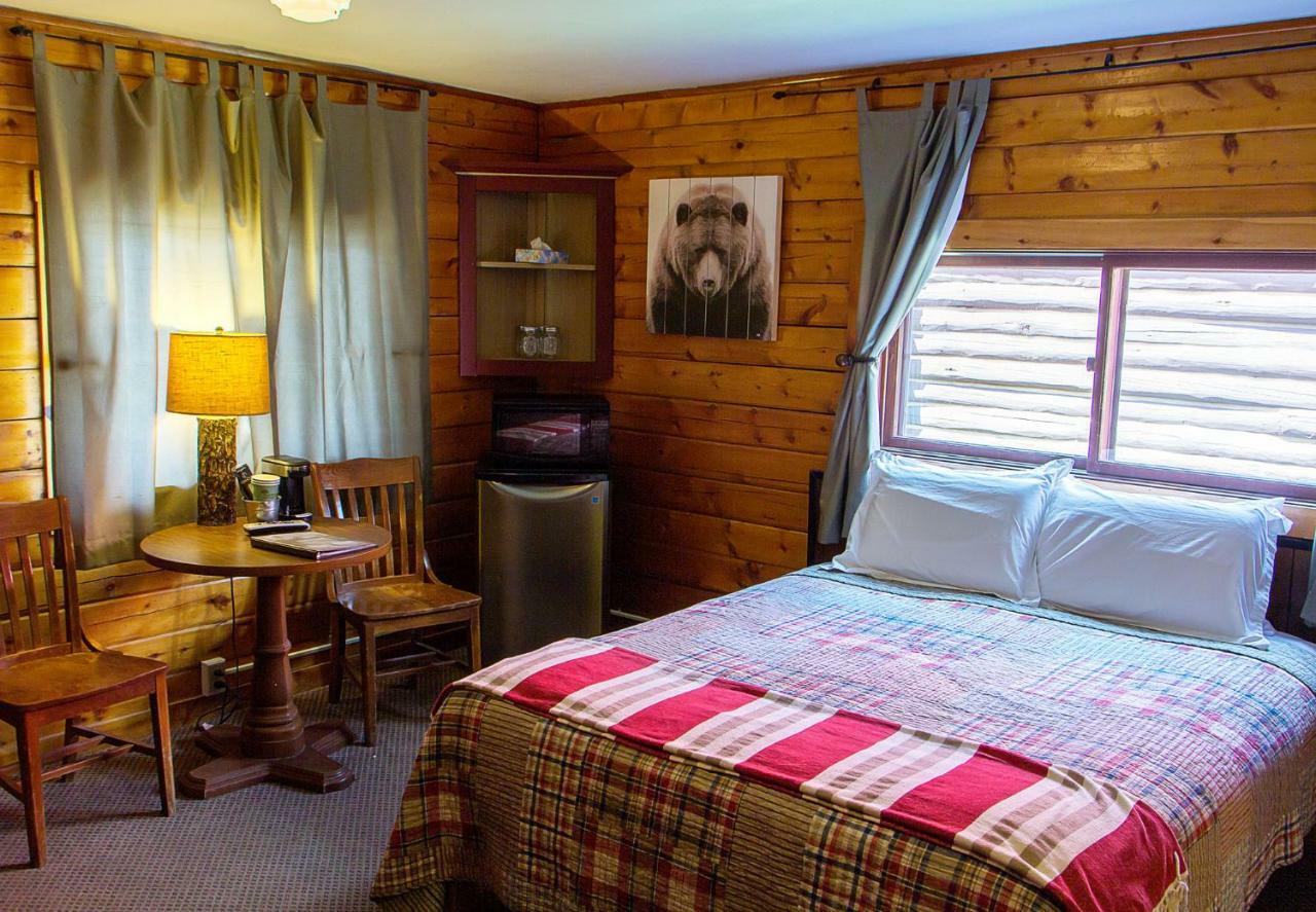 High Country Motel And Cabins Cooke City Exteriör bild
