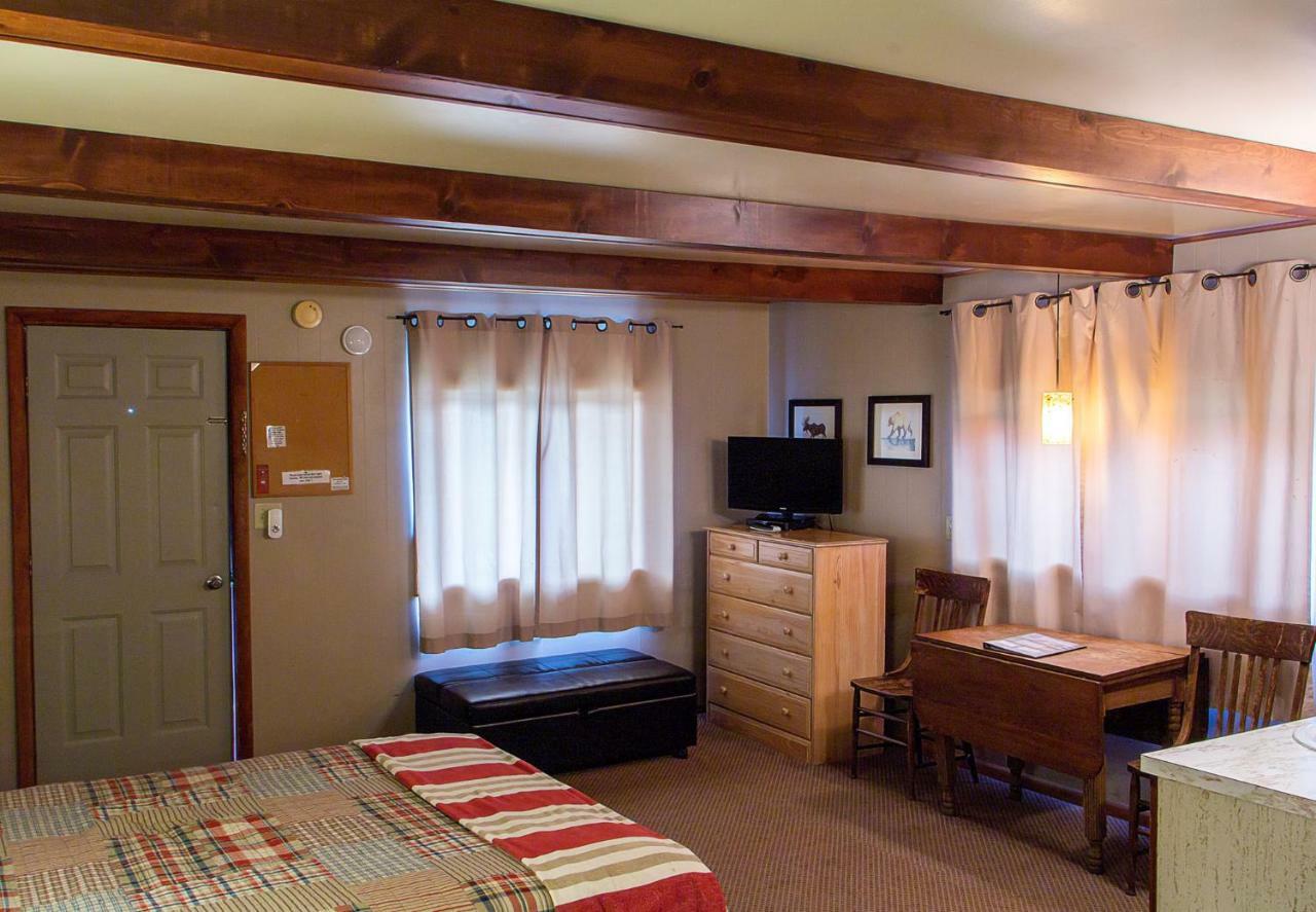 High Country Motel And Cabins Cooke City Exteriör bild
